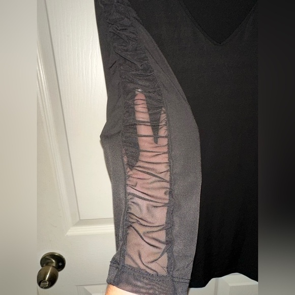 Carmen Marc Valvo women’s black mesh panel sleeve v neck blouse formal office L - Picture 5 of 7